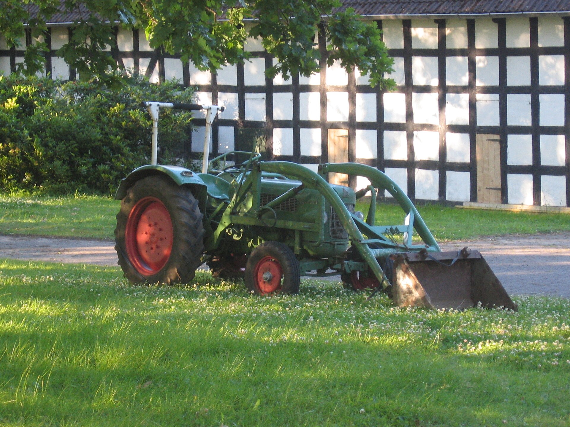 Übernahme landwirtschaftlicher Höfe als Symbolbild